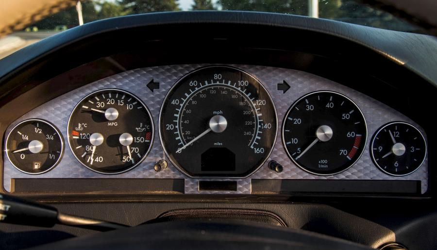 Панель приборов Mercedes-Benz SL500 Silver Arrow (R129) 2001 года  (US) (фото 6 из 19)